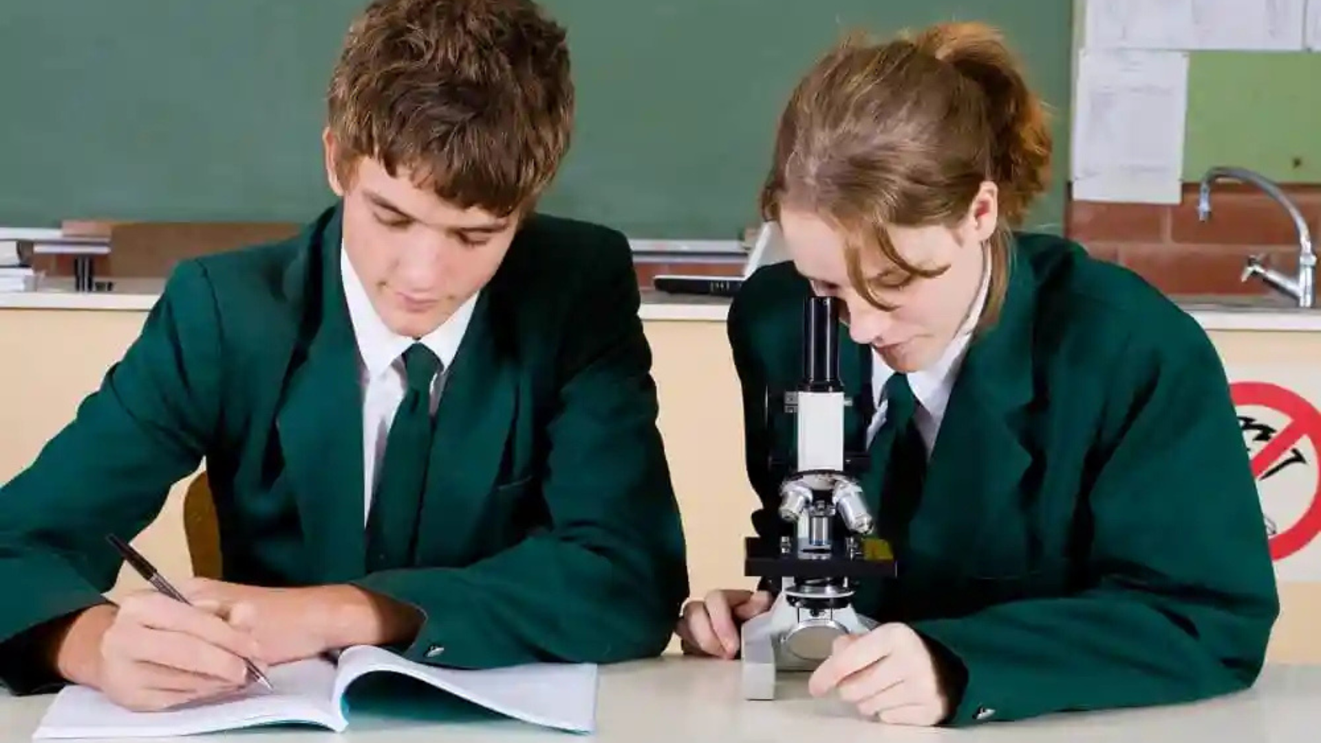 How Does the British Curriculum Work